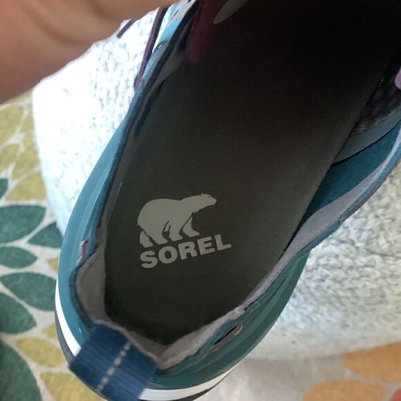 SOREL,  KINETIC running shoes, near new, mens size 8 - Picture 8 of 10